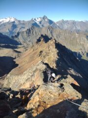 Poco dopo la partenza dal Col Ross; sullo sfondo Gran Paradiso e Grivola
