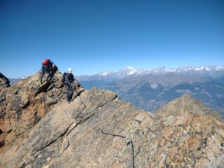 Lungo la via, sempre con un panorama mozzafiato.