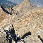 L'uscita dall'ultimo diedro attrezzato, alla cui base c'è probabilmente il passaggio chiave (lieve strapiombo in diagonale) del percorso.