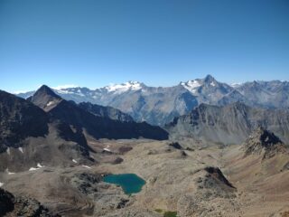 Sguardo dalla vetta verso Ovest; in basso il Lago Gelato.