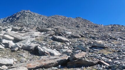 la vetta a dx vista dall'altopiano superiore