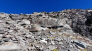 qui gli ometti conducono in cresta e sulla vetta