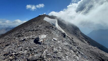 la cornice di neve che si vede dal basso
