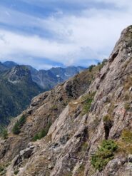 Ambiente e cordata sulla vicina via Mahsa