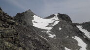 dal termine della cresta cima ancora lontana lassu' sulla destra..