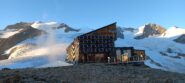 Il rifugio Quintino Sella al Felik, 3585m