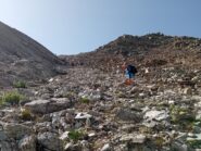 il tratto su sfasciumi verso il Colle Chersogno