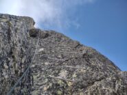 Un muretto sulla via