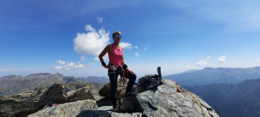 in vetta in una bella giornata