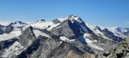 dalla vetta il gruppo del Gran Paradiso