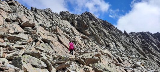 sotto la cresta in vista della vetta
