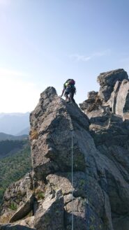 Passaggi divertenti su buona roccia