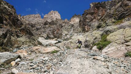 In discesa quasi fuori dal canale