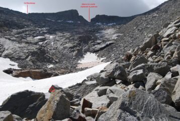 L’arrivo al nevaio: nel circoletto l’ultimo bollo giallo visibile, la cresta con il vero Col Bardoney e il mio punto di sbarco