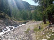 Ponte sul Rio Grava dove si svolta per il bosco