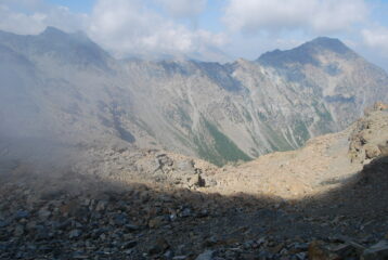 La cresta della Charmontane iniziando la discesa dal colle