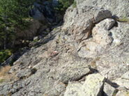 alcuni dei tratti di roccette con catene che si incontrano dopo Bocca U Saltu