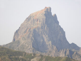 Il percorso di salite visto da Nord-Est dalla stazione di arrivo degli impianti di Artouste