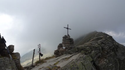 arrivo al colle Crocetta con nebbia