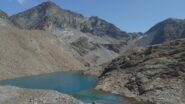 Dal rifugio si vedono il colle di Vofrede e la punta