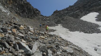 Il ripido tratto verso il colle