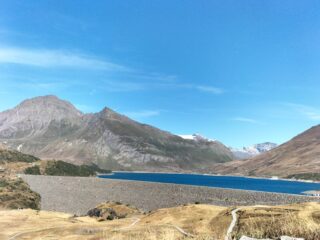 La Cime du Laro mt.2881  al centro con il lago del Moncenisio