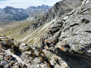 La vertiginosa spaccatura poco prima della cima