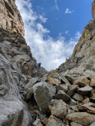 Doppietta a scendere il tratto più rognoso di canale sotto il colle