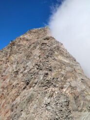 La discesa dalla normale del Monveso, vista salendo la Est della Roccia Azzurra