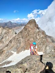 Sulla falsa cima, con sfondo Monveso di Forzo