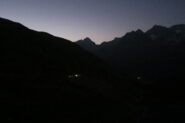 prime luci del giorno salendo verso il Col du Mont