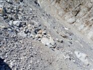 il canalone con la vecchia corda ancorata al masso: sempre meglio di niente :-)