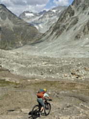 Scendendo sul bellissimo sentiero verso Mauvoisin 
