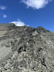 Il bivacco si trova lì dietro