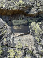 Targa all'attacco della via