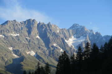 vista verso Grandes Murailles e Dent D'Herens dal parcheggio