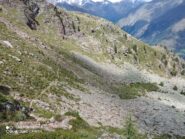 traverso sotto il versante orientale della Cima della Tavola in direzione della malga