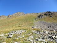 Il pendio finale visto dal punto dove si incrocia il sentiero che sale da Vetan.