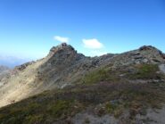 La crestina sommitale vista da poco sopra il Bivacco.