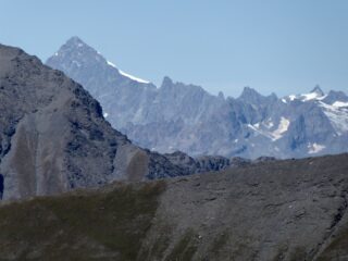 Dalla cima zoomata verso gli Ecrins.