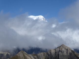 Fugace apparizione del M.te Bianco.