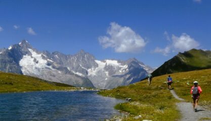 Periplo del lago prima della risalita alla Fenetre de Ferret 