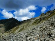 La parte alta del sentiero di rientro che si snoda sotto i tralicci