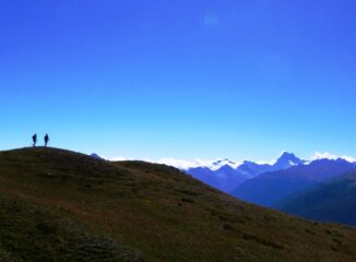 Prima di raggiungere la zona dei laghi, gran panorama verso le testate delle valli Pellice, Po e Varaita