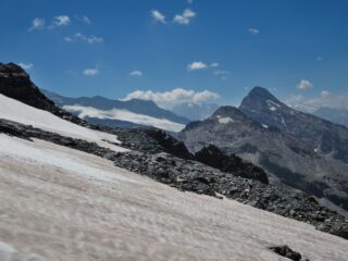 Punta d'Aurona e Terrarossa viste dal nevaio