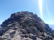 e breve cresta per la piccola croce di vetta