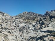 breve conca pietrosa verso la quota 2948 