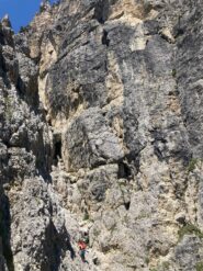 Il 5° tiro di collegamento, si vedono bene il successivo 6° tiro e lo stupendo 7° 