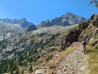 risalendo la Valle Scura q. 2100