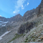 Il percorso di avvicinamento dal rifugio verso il Col des Essettes e più in su la cresta da percorrere